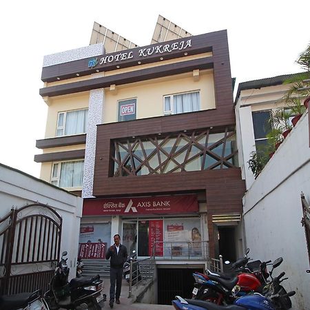Oyo 8132 Hotel Kukreja Dehradun Exteriör bild