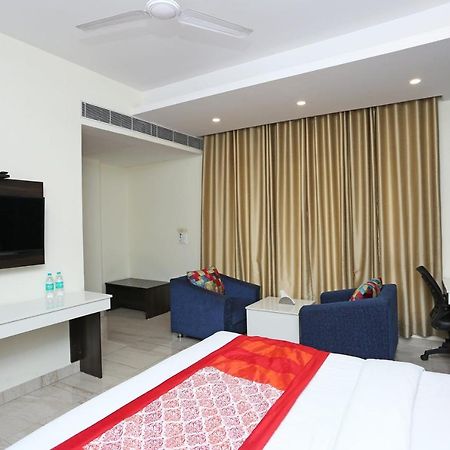 Oyo 8132 Hotel Kukreja Dehradun Exteriör bild