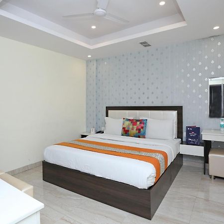 Oyo 8132 Hotel Kukreja Dehradun Exteriör bild