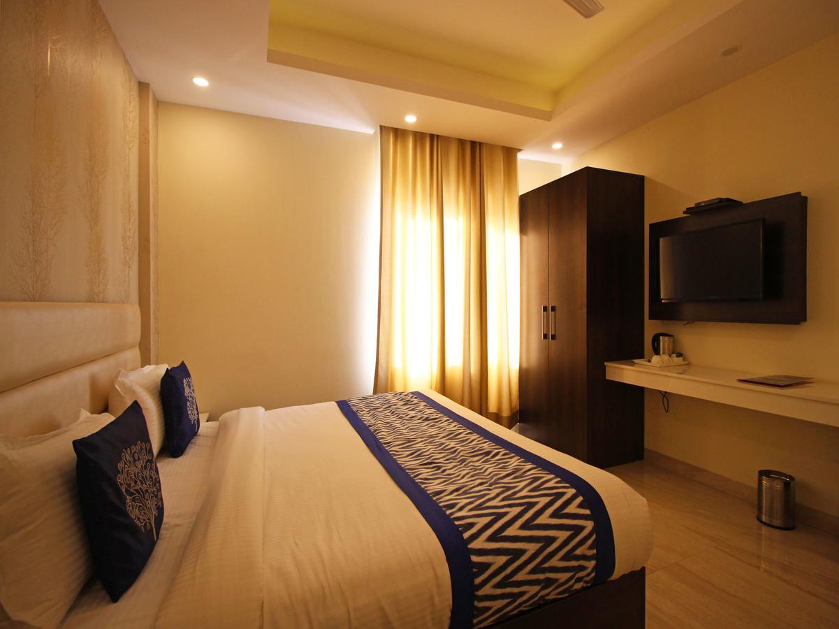 Oyo 8132 Hotel Kukreja Dehradun Exteriör bild