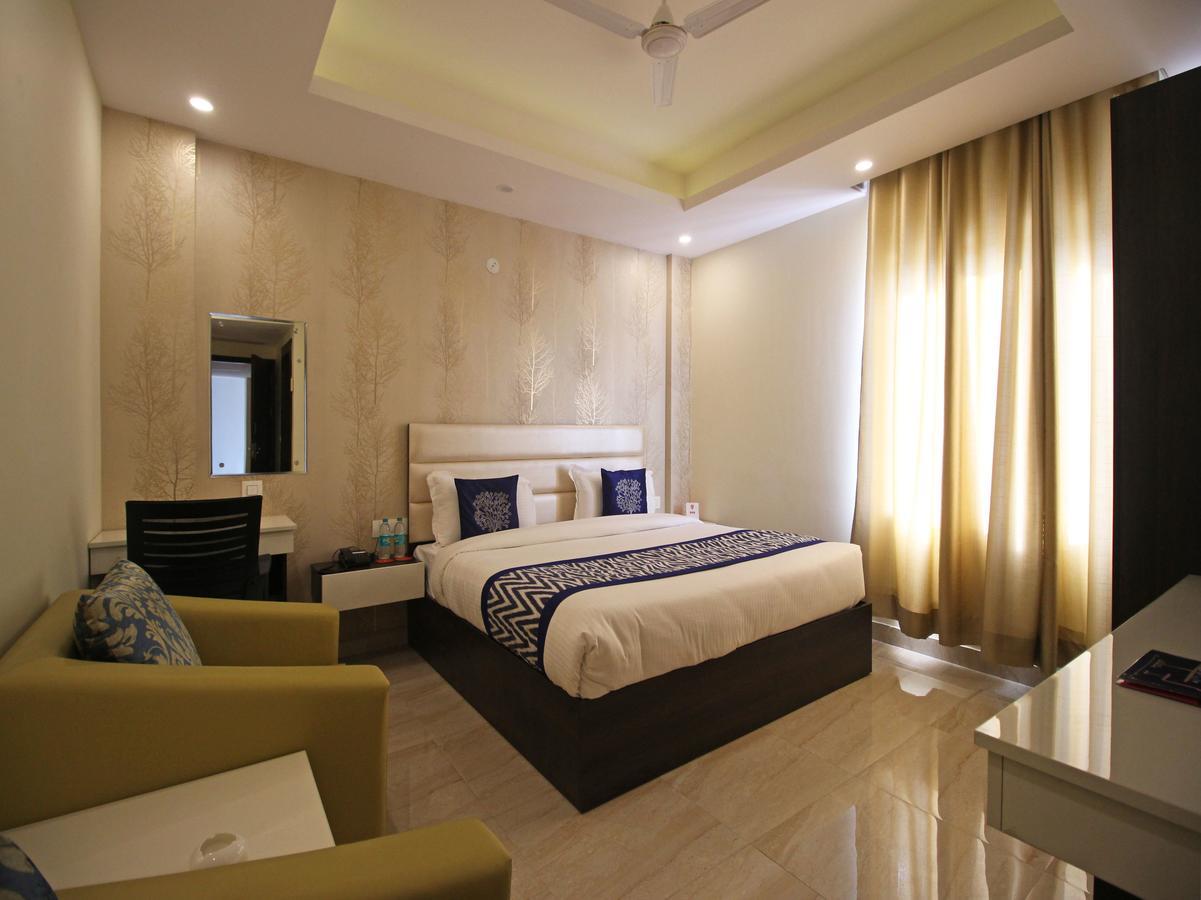 Oyo 8132 Hotel Kukreja Dehradun Exteriör bild