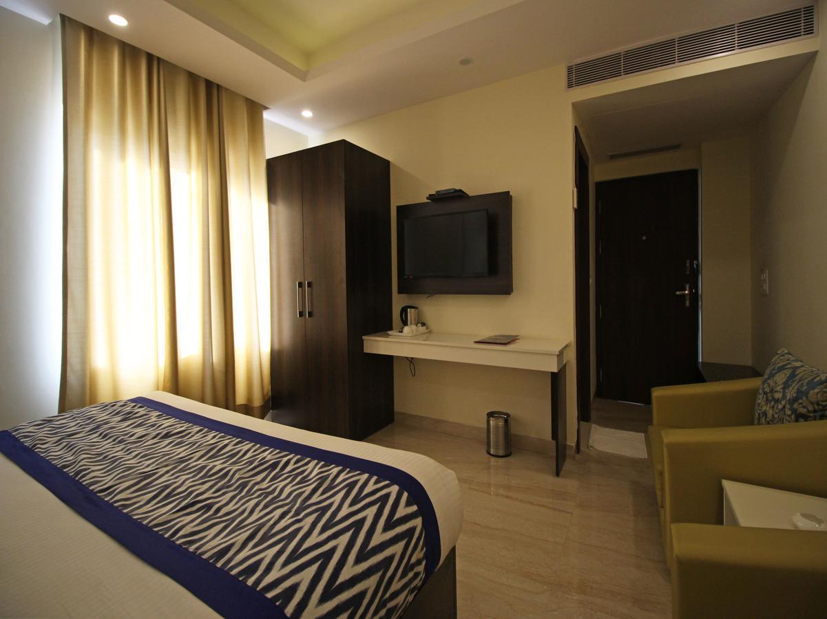 Oyo 8132 Hotel Kukreja Dehradun Exteriör bild