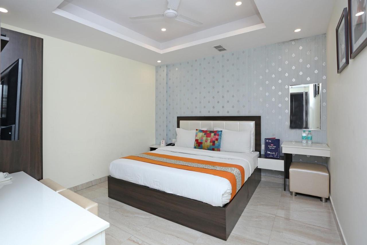 Oyo 8132 Hotel Kukreja Dehradun Exteriör bild
