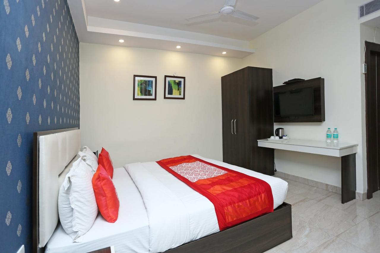 Oyo 8132 Hotel Kukreja Dehradun Exteriör bild