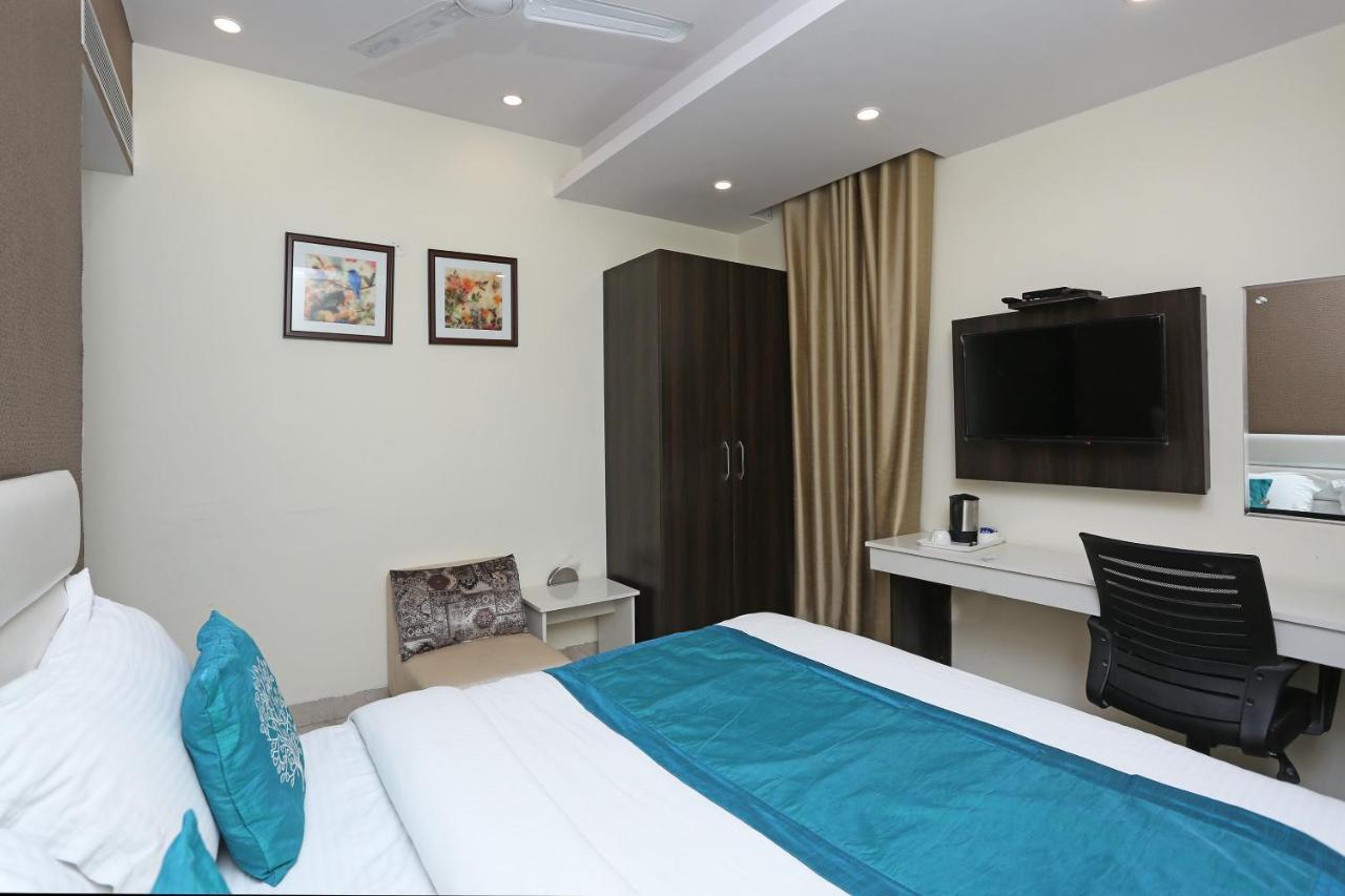 Oyo 8132 Hotel Kukreja Dehradun Exteriör bild