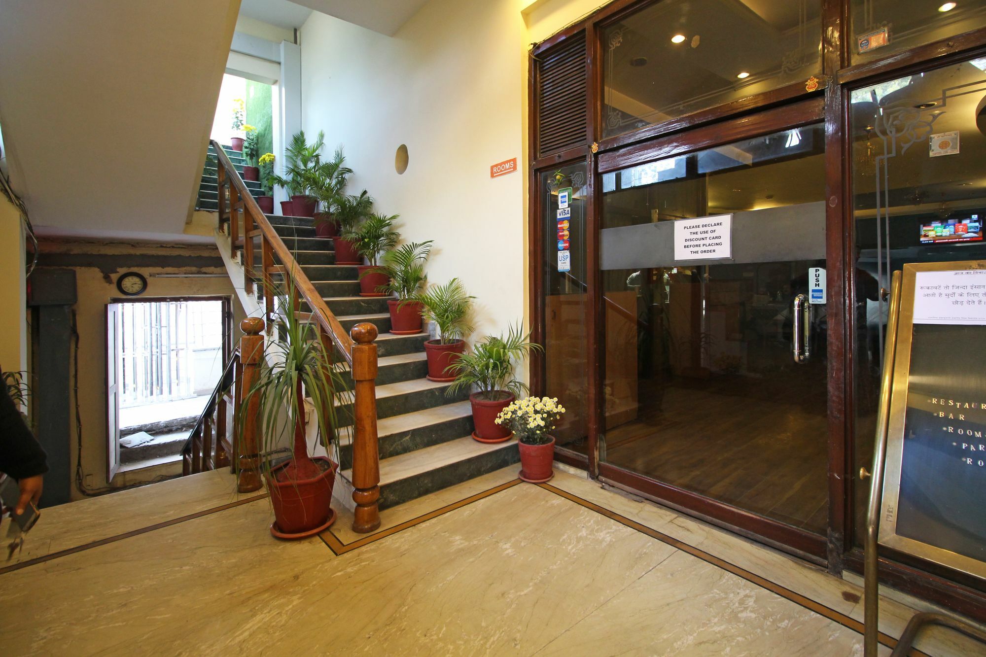 Oyo 8132 Hotel Kukreja Dehradun Exteriör bild